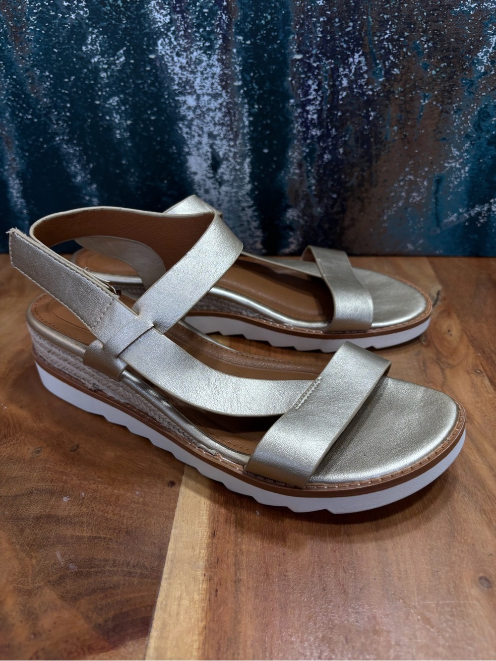 Alexis Bendel minimalist comfort gold platform sandals size 7.5 (VGUC)